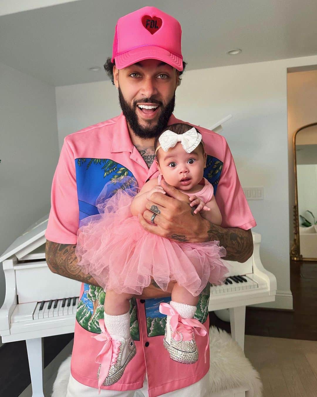 リアン Vさんのインスタグラム写真 - (リアン VInstagram)「How are you already 4 months today? 🤯 Our little princess is growing so fast! We love you so much baby @zaiasky 💕」5月5日 3時38分 - lianev