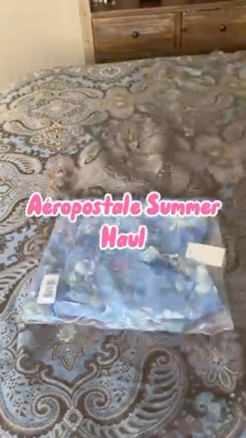エアロポステールのインスタグラム：「Did someone say SUMMER haul?! *finally* 🙌❣️#WearAero」