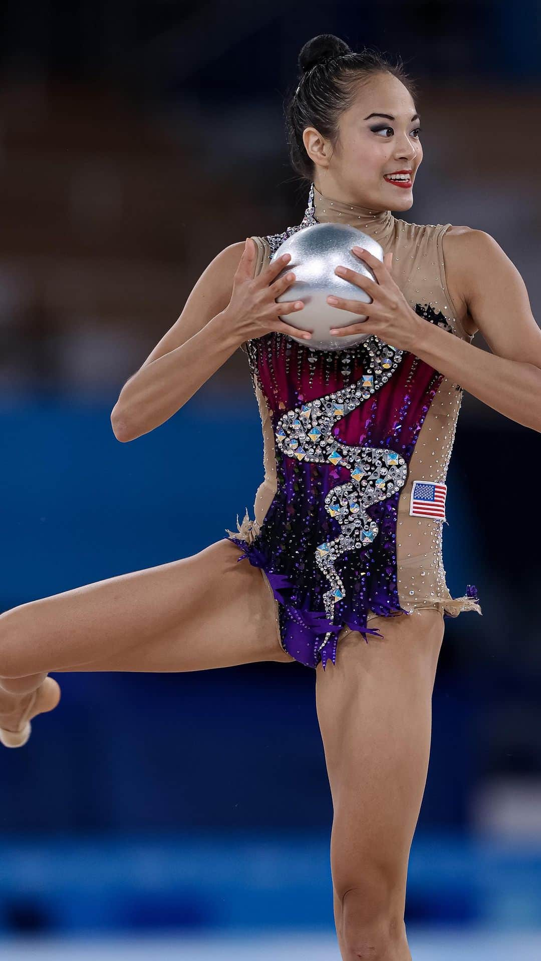 ローラ・ゼンのインスタグラム：「Olympian Laura Zeng announced her retirement from elite rhythmic gymnastics just over a year ago. In the months since, the Yale student has been putting pen to paper to provide a unique insight into her experiences as an Asian-American athlete and the toll that retirement at a young age can take on you. Join us in recognizing #AAPIHeritageMonth & #MentalHealthAwarenessMonth by checking out our IG stories to read her full columns for @yaledailynews!」