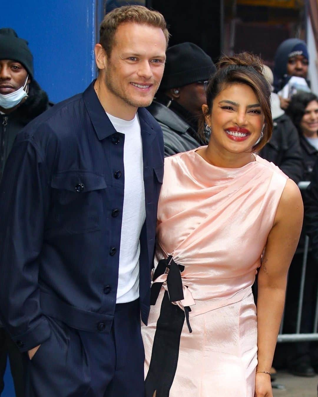 Just Jaredさんのインスタグラム写真 - (Just JaredInstagram)「Priyanka Chopra and Sam Heughan stop by "Good Morning America" to chat about their new rom-com "Love Again," in theaters tomorrow! #SamHeughan #PriyankaChopra Photos: Backgrid」5月5日 4時54分 - justjared