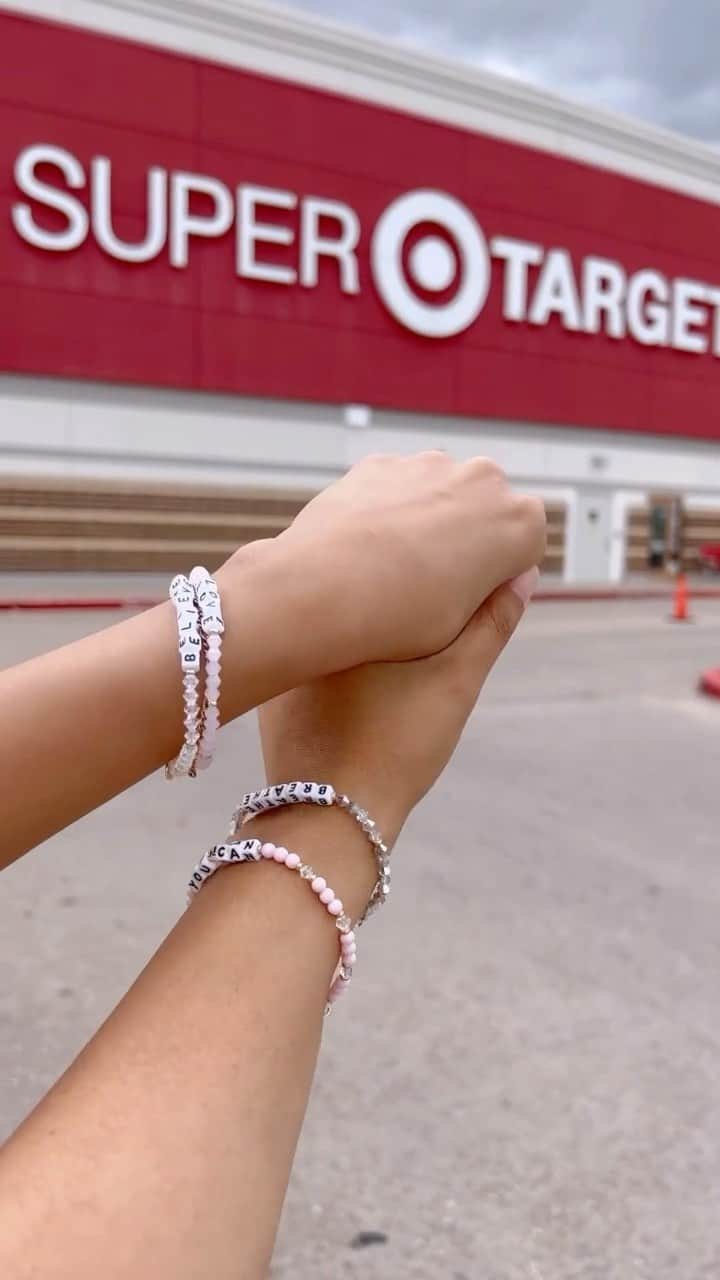 Targetのインスタグラム：「ok but #momandme target dates?! love ✨   @itsmelinavega #target #targetrun #latinaownedbusiness」