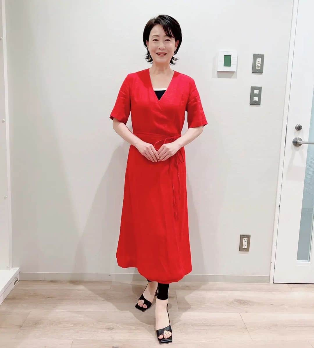 床嶋佳子さんのインスタグラム写真 - (床嶋佳子Instagram)「おはようございます‼️😊 ゴールデンウィーク後半ですが如何お過ごしですか！ お仕事の方々本当にお疲れ様です！  私この後AM6時～7時まで 「ショップチャンネル」生放送に出演します！ 私のブランドのプリマリレギンスをご紹介します！ ショップチャンネルのサイトからもご購入いただけます！  これからの季節どんなシーンでも🌿穿いていただける、苦しくなりにくい着圧レギンスです‼️✨️ 穿いているほうが逆に楽！😆体を押し上げてくれるような感覚になります！ 是非お試しくださ～い！💕 #プリマレギンス #プリマリラックス #着圧 #立体的 #気持ちいい #楽 #長く穿いていられる」5月5日 4時56分 - yoshiko.tokoshima