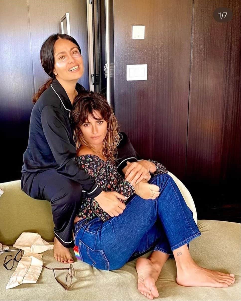 サルマ・ハエックさんのインスタグラム写真 (サルマ・ハエックInstagram)「Morning of the MetGala