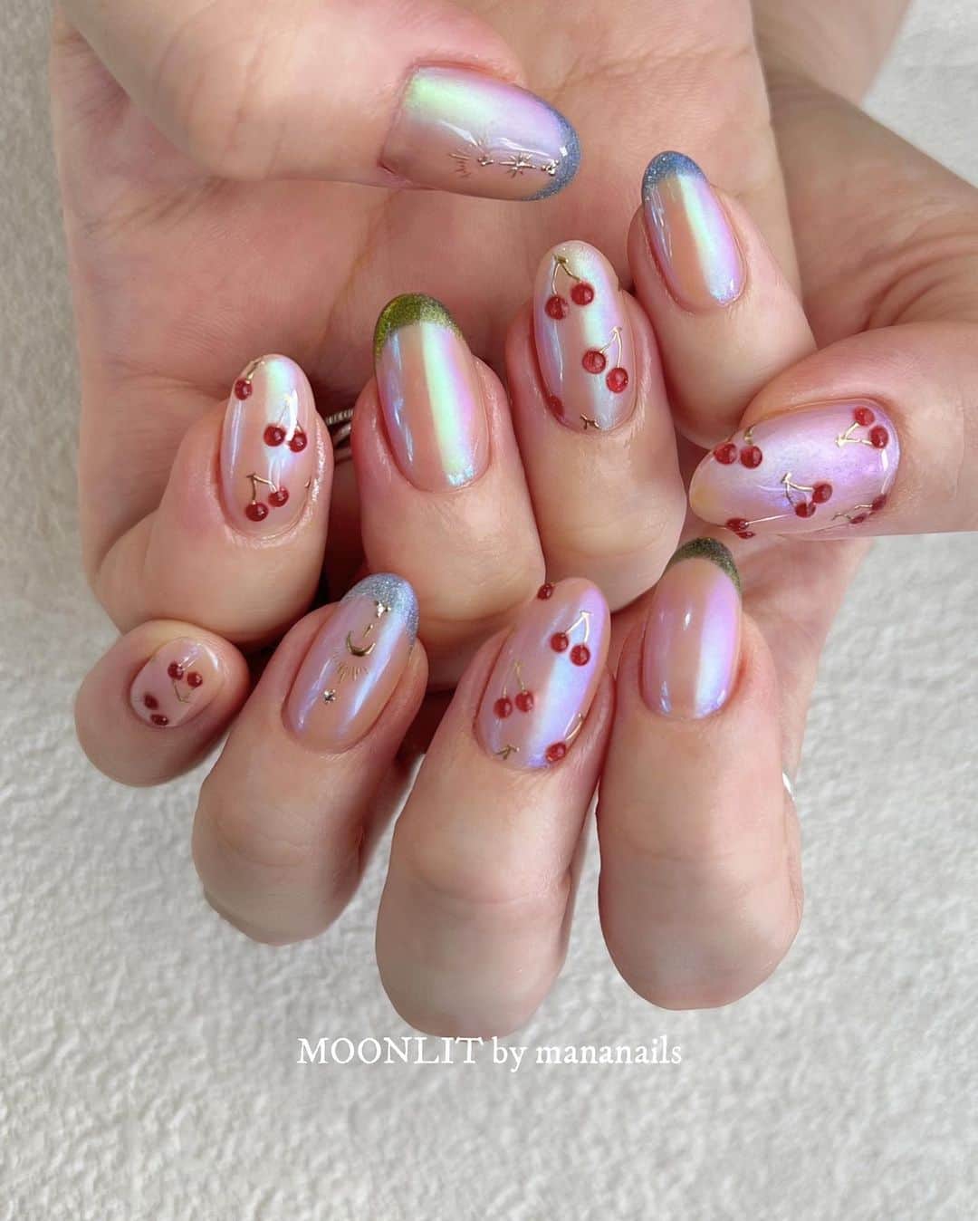 mananailsさんのインスタグラム写真 - (mananailsInstagram)「🍒🍒🍒🧊  うるうるオーロラベースにうるうるさくらんぼ🍒  ☾120minオフ込み」5月5日 10時47分 - mananails