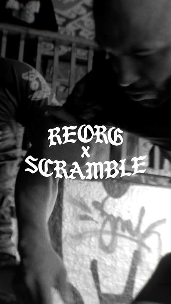 トム・ハーディのインスタグラム：「REORG x SCRAMBLE Collection. Available Now.   Link in bio.   A portion of every item sold in this collection will go towards supporting REORG (@reorgcharity), a global non-profit organisation and community that enables veterans, military, and emergency service personnel to use Brazilian Jiu Jitsu and Functional Fitness as a form of therapy to improve overall health & wellbeing, strengthen camaraderie & connection, renew a sense of purpose & identity, and ultimately provide a platform for continual growth & development in all aspect of their lives.   Film: @tylerpalmerfilmmaker Photo: @jamesbridlephoto | @jadelaviniarumens Original Track: @czarface_eso  Athletes: @yorkshiregripper | @shanelle_dyer | @mrbagandtag | @lonkavanagh | @nogisus_of_newazareth | @markmene | @neasorvisto | @fg.fit」