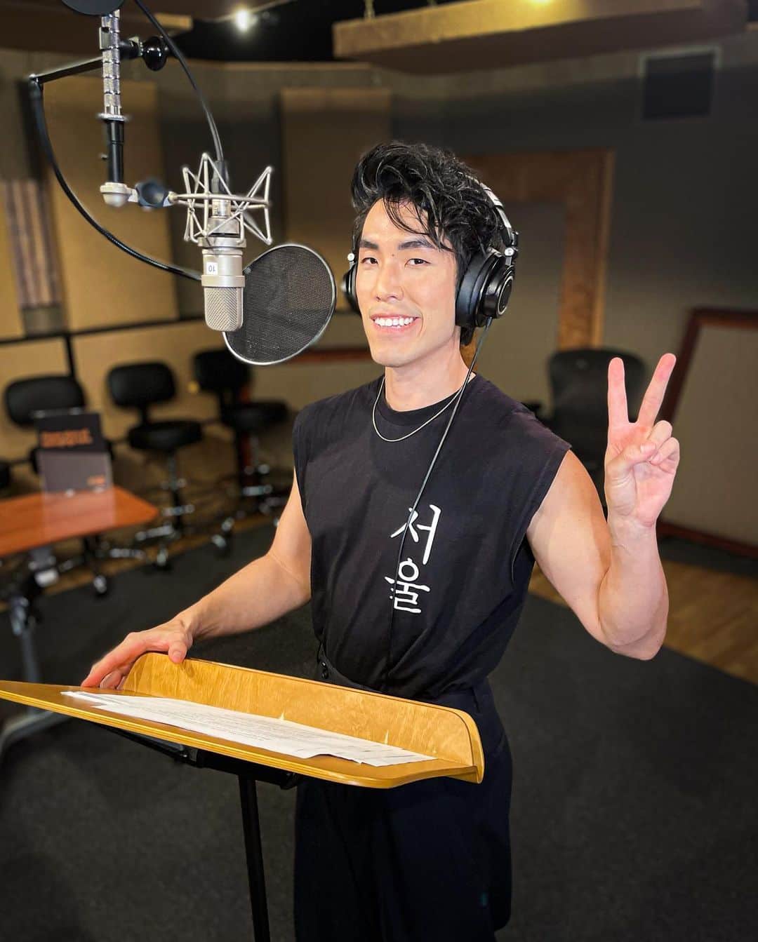 ユージン・リー・ヤンのインスタグラム：「Swipe to see how happy I am #starwarsvisions #maythe4thbewithyou」
