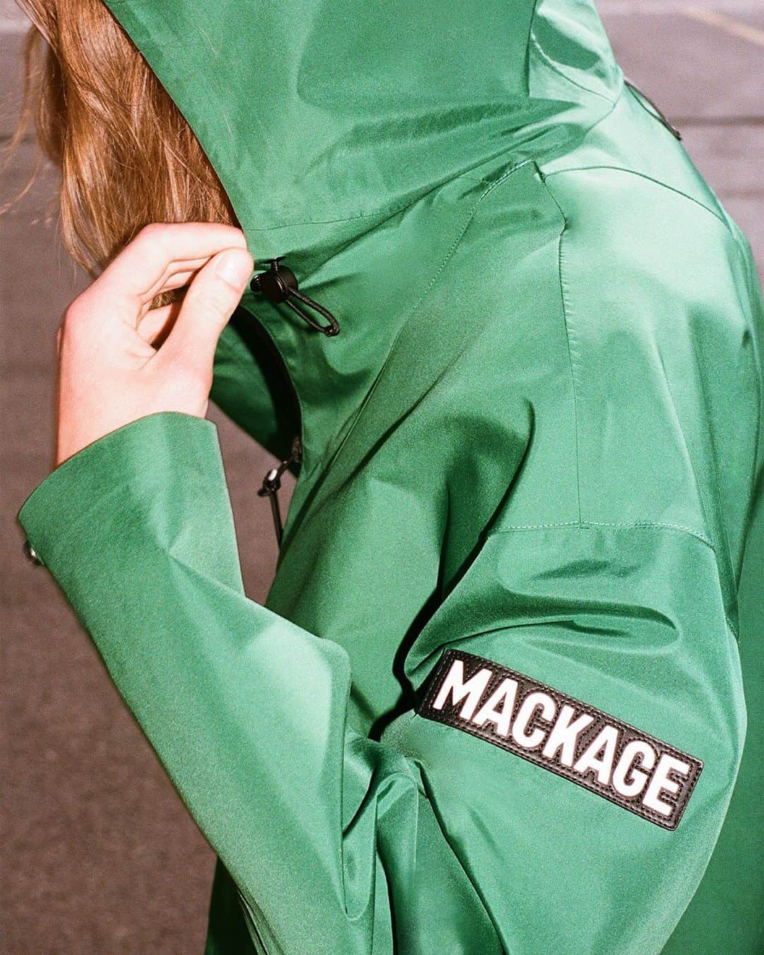 マッカージュのインスタグラム：「SUSTAINABLE PROTECTION  PAXTON, a recycled flex tech jacket with bungee adjustable cuffs and hem, dual hood adjustment and ventilated sleeves for customizable comfort.  More on MACKAGE.COM  #MACKAGE #MONDEMACKAGE」