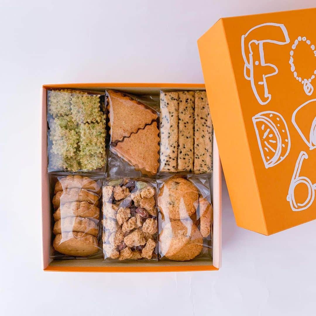 なかしましほ（foodmood）さんのインスタグラム写真 - (なかしましほ（foodmood）Instagram)「foodmoodで変わらぬ人気のピーナツバタークッキー、本日生活のたのしみ展で販売します。ピーナツバタークッキー入りクッキーBOXは、オンラインショップでも現在販売中です。」5月5日 6時54分 - foodmoodshop