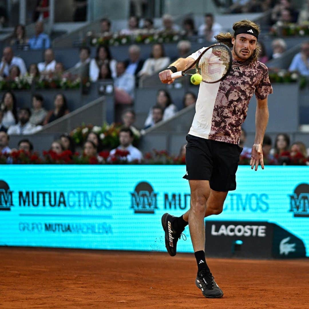 ステファノス・シチパスさんのインスタグラム写真 - (ステファノス・シチパスInstagram)「Win or lose, I always leave it all out on the court. From the thrill of victory to the agony of defeat, every moment on the court is a chance to grow and improve. That's the spirit of the game.」5月5日 7時31分 - stefanostsitsipas98