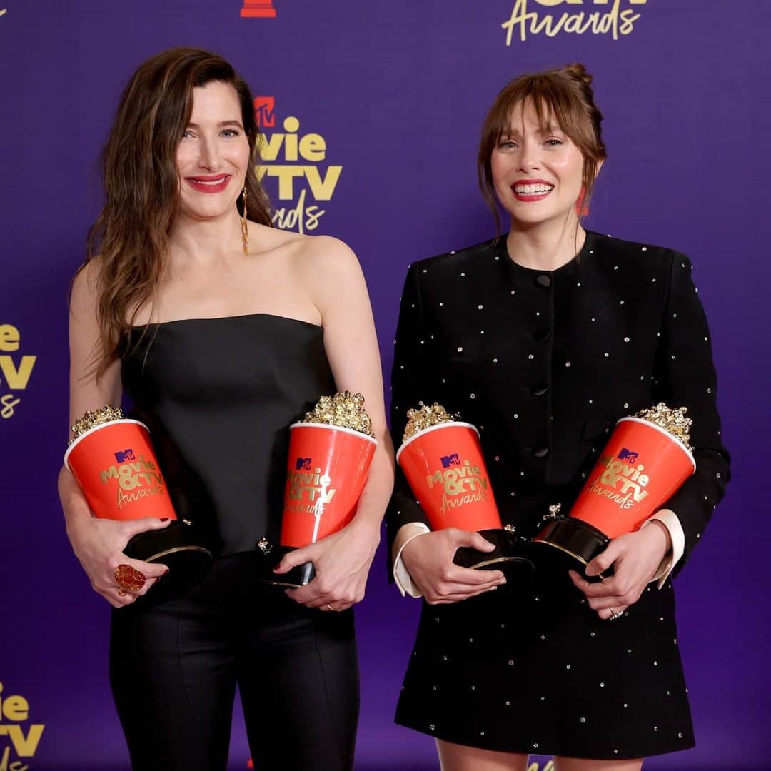 MTVさんのインスタグラム写真 - (MTVInstagram)「The duos (and trios!) at the #MTVAwards make the world go 'round 🌎  Catch the 2023 MTV Movie & TV Awards this Sunday at 8p on MTV!」5月5日 7時40分 - mtv