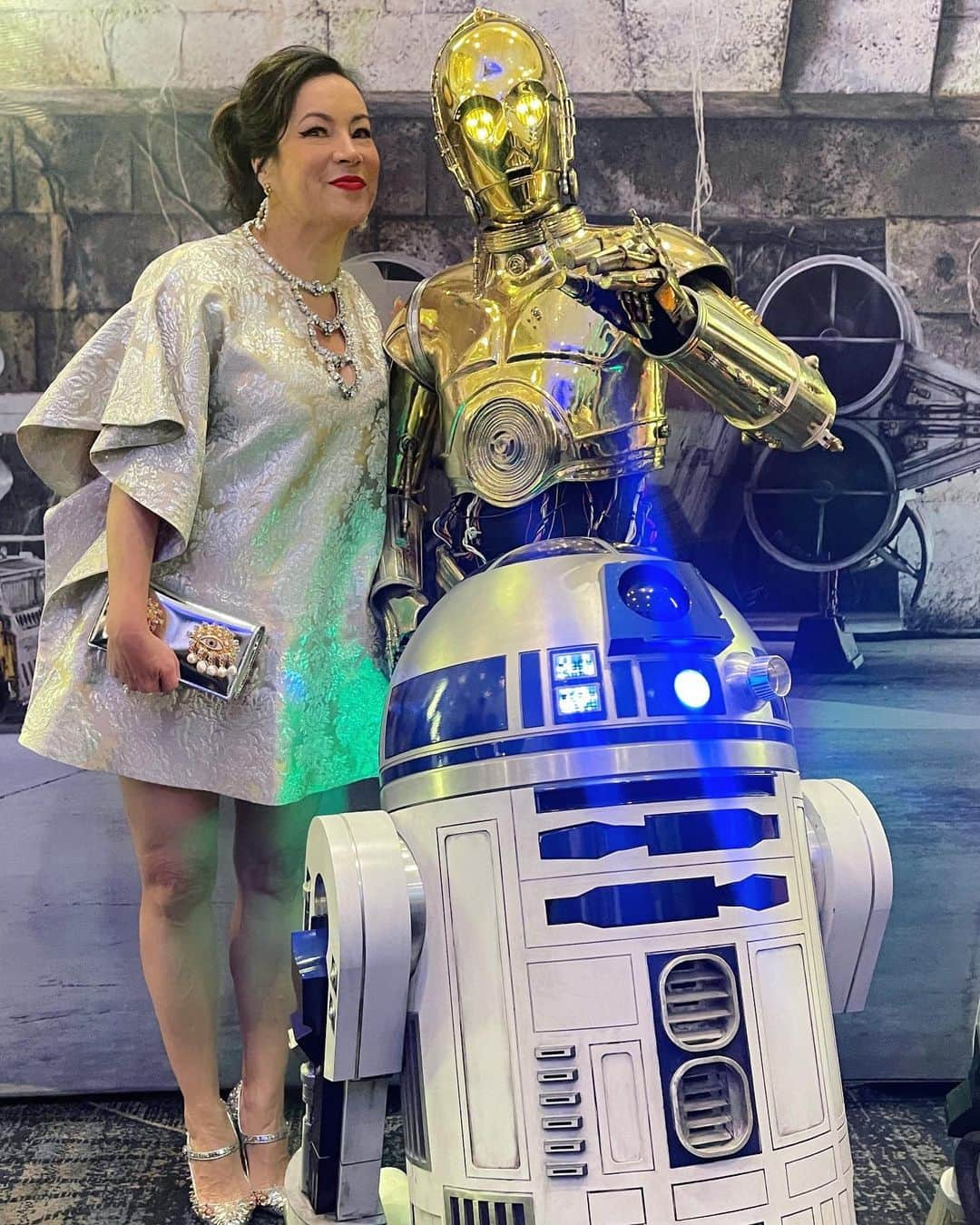 ジェニファー・ティリーさんのインスタグラム写真 - (ジェニファー・ティリーInstagram)「Happy #StarWarsDay! 🤖🦾🚀 #maythe4thbewithyou」5月5日 7時47分 - jennifertilly