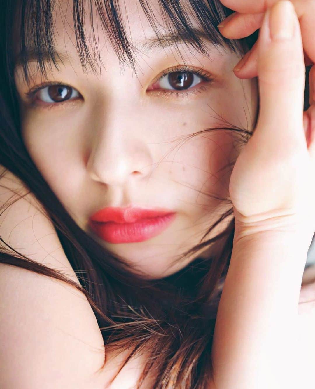 柴田フミコのインスタグラム：「森絵梨佳さん  美しい voce5月号のカバー11人の中の一枚 25周年おめでとうございます  #voce #森絵梨佳 #fumikoshibata #柴田フミコ」