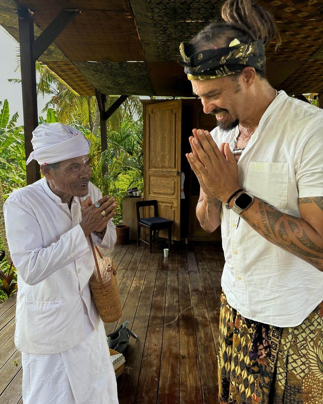 マイケル・フランティさんのインスタグラム写真 - (マイケル・フランティInstagram)「Photo dump! Life lately in Bali - spending time with Taj and @saraagahfranti before heading out to the USA for the #BigBigLove tour, rehearsals with the full band in Bali, and a monumental night at @soulshinebali having our first concert here (with the full band in 10 years! 3rd photo) Sara and I had envisioned this night for the past three years while we expanded Soulshine during some very uncertain times, so it was a very emotional night for all of us!  Soaking in these special moments and… we’re ready to kick off the tour SOON!✌🏾🔥  PS… who else loves the rainbow bathroom at #Soulshine? 🙌🏾  #photodump #carousel #lifelately #bali #michaelfranti」5月5日 8時04分 - michaelfranti