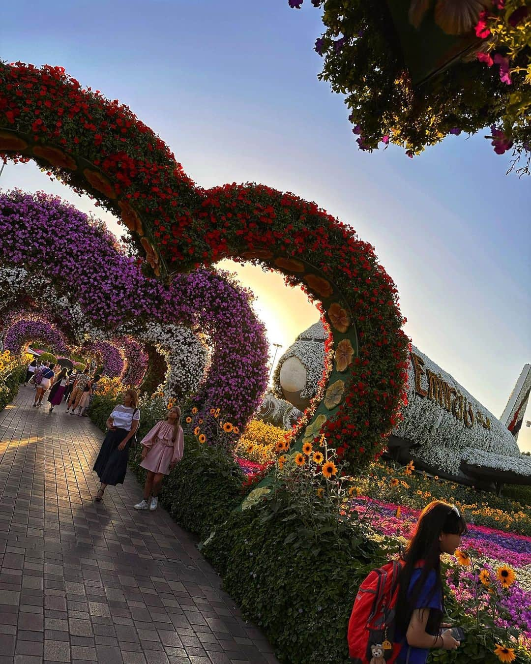 上妻宏光さんのインスタグラム写真 - (上妻宏光Instagram)「Memories of March.  #dubai #burjkhalīfa #grandburdubaimasjid #goldsouk #ferrariworldabudhabi #dessert  #familytrip #ドバイ旅行 #春休み旅行 #思い出」5月5日 8時10分 - agatsuma_official