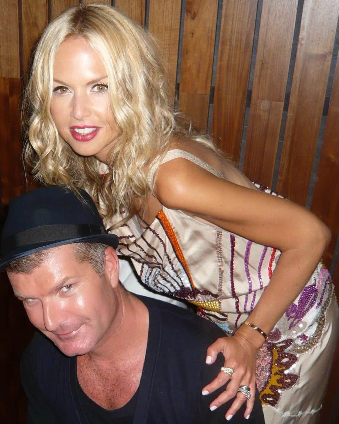 レイチェル・ゾーのインスタグラム：「My Dearest Edward, it doesn't feel real that you are gone. In 20 years of fashion and friendship we could say everything or nothing at all but we always picked up where we left off. We danced on tables and lived our best NYC and Hollywood life together. You will remain tall, handsome, happy and vibrant in my mind and in my heart forever. I hear your sweet charming Irish voice so clearly in my head as I look through old photos of our crazy young life together. Beautiful Edward, I wish any of us knew you were in pain and even more so I wish you knew how loved you were by us all. I hope you are resting peacefully with the angels now my sweet friend. 🙏🏻🤍🕊️」