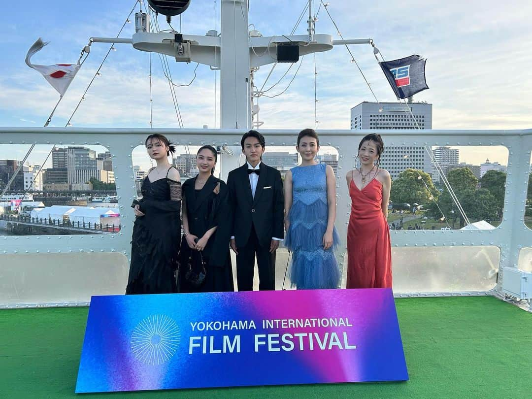 田中美里さんのインスタグラム写真 - (田中美里Instagram)「5月3日に行われた #横浜国際映画祭 船上で。  #赤レンガパーク  #中川翼 #田中美里 #速瀬愛 #坂巻有紗 #一条もん  #スパイスより愛を込めて　。 #6月2日 #roadshow」5月5日 8時41分 - misatotanaka77