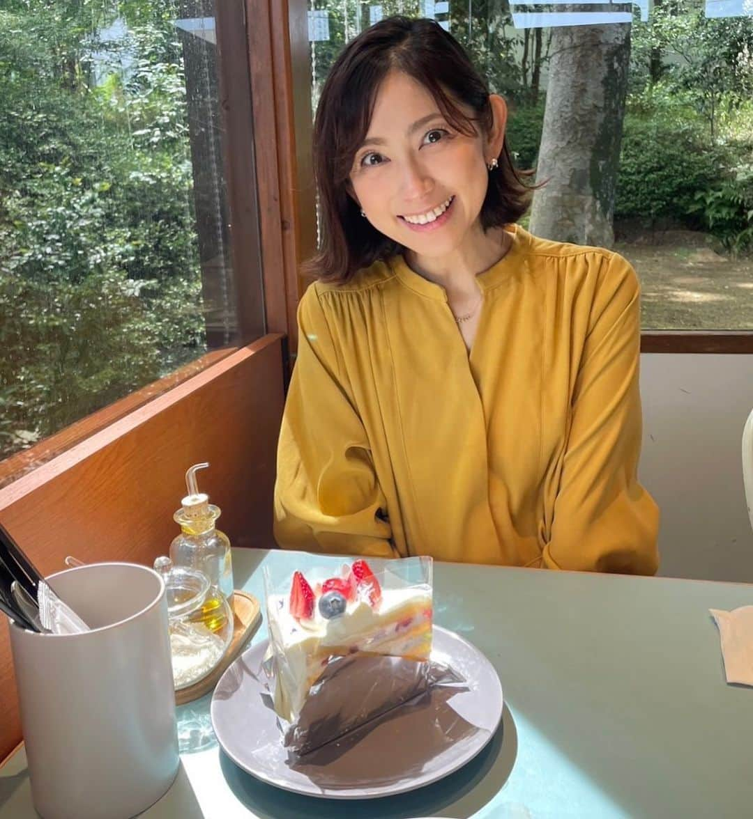 宮崎瑠依さんのインスタグラム写真 - (宮崎瑠依Instagram)「今朝の「ZIP!」特集コーナー 仲良しの後輩  森遥香ちゃんと担当しました〜🎤ご覧いただいた皆さん、ありがとうございます🥰  今朝の放送をもって「ZIP!」はしばらくお休みをいただき、産休に入ります🤰  先日スタッフルームにも産休のご挨拶へ✨まさか「ZIP!」で2回めの産休をいただくことになるとは🫣笑 こんな長くお世話になるなんて全く想像していなかった🥹本当に幸せです😌✨  まずは出産を頑張ります。 産後もしばらくお休みをいただき、落ち着いたら「ZIP!」特集コーナーにも復帰したいと考えています🙇‍♀️ 温かく見守っていただけましたら幸いです✨ 引き続きよろしくお願いします🫶🏻  #産休いただきます #2回目の産休 #ZIPありがとう #大好きな番組」5月5日 8時35分 - ruimiyazaki