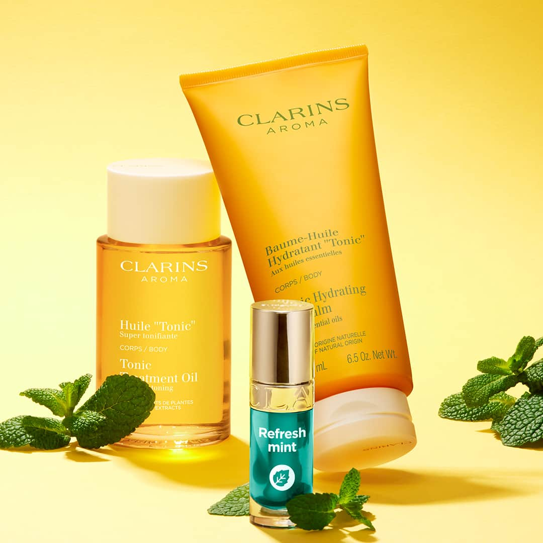 clarinsjpさんのインスタグラム写真 - (clarinsjpInstagram)「クラランスが厳選する植物由来成分と、エッセンシャルオイルで肌も心も豊かに。  ボディ バーム ”トニック” N(右) ハリとうるおいを与えるバーム状ボディクリーム。アロエベラ葉エキス、シア脂が肌にうるおいと栄養を与え、エッセンシャルオイルのさわやかな香りが肌をリフレッシュし生き生きとした気分に。入浴後のご使用がおすすめ。  リップコンフォートオイル - 11 ブルー(中央) 色に合わせて植物のエッセンシャルオイルを配合。ケア効果はそのままにブルーxミント*1の組み合わせで気分をすっきりとリフレッシュ。  ボディ オイル "トニック"(左) さらりとした軽やかなテクスチャーのオイルには、ローズマリー*2とワイルドミント*1などのエッセンシャルオイルを配合。豊かな香りが肌を包みこみ、ボディの肌を引き締めてハリを与えます。  *1ハッカ葉油(香料) *2ローズマリー葉油(保護成分･香料)  #クラランス #clarins #ボディバーム #ボディオイルトニック#リップコンフォートオイル」5月5日 8時47分 - clarinsjp