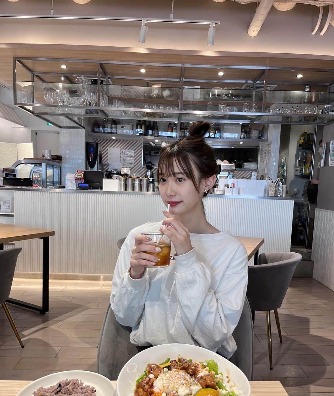 中野妃菜のインスタグラム：「可愛いカフェ行ってきた📷  まつ毛は　@hyr__2002 さんにお願いしてるよ❤︎ 毎回可愛くしてもらってます☺︎ お顔は美容鍼いくだけですっきりするの☺︎ @quinbelle_omotesando」