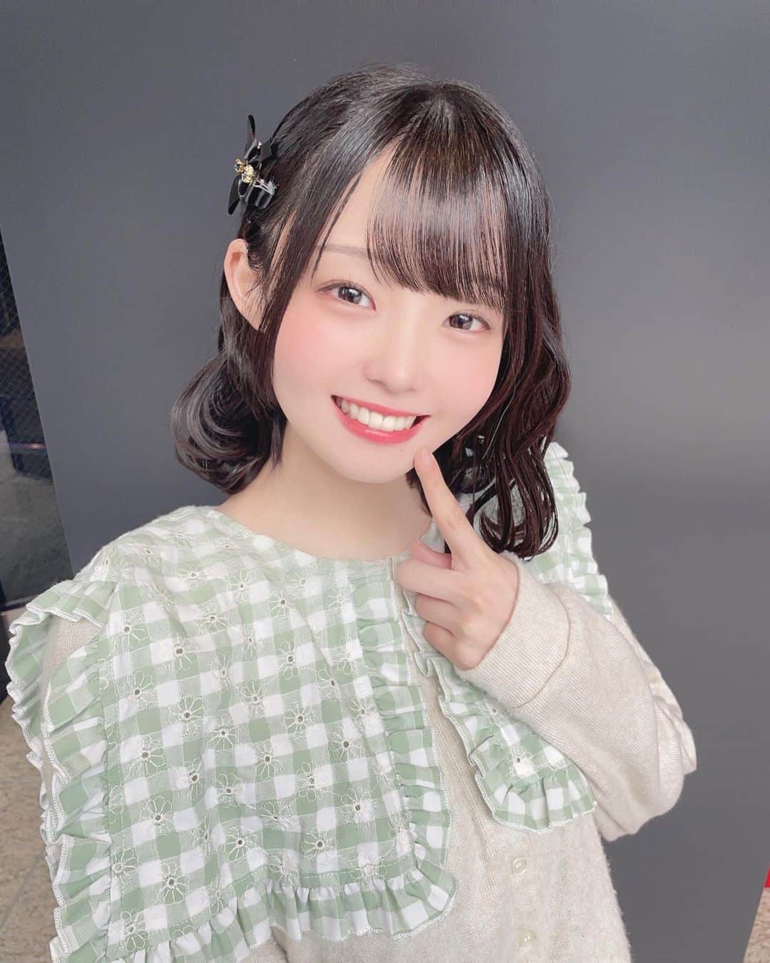 花咲ひよりのインスタグラム：「•  　　 ワンピースだいすきだから沢山着ちゃう(՞ . .՞) ♡  　　 　　 どうかな？、 　　 　　 　　 　　 　　 　　  #アイドル #アイドル衣装 #アイドル前髪 #アイドルヘア #アイドルメイク #黒髪 #黒髪ボブ #黒髪ミディアム #黒髪女子 #ぼぶ#ボブ #ボブアレンジ  #ゆるふわ #ゆるふわ巻き #巻き髪 #ヘアアレンジ #流し前髪」