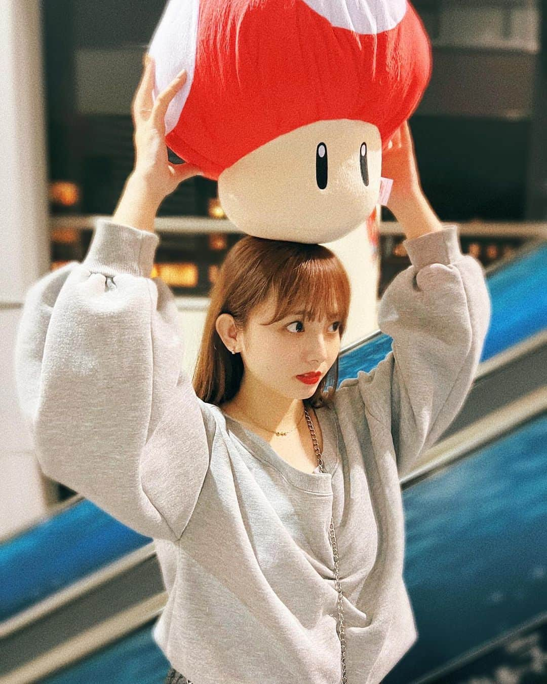 横山紗弓さんのインスタグラム写真 - (横山紗弓Instagram)「THE SUPER MARIO BROS.❤️💚 話題のマリオ映画を観てきたよ🍿 キャラクターも音楽もあれもこれも 観ていて楽しいのはもちろん、 ゲームを遊んでいた時の感覚が蘇って 気づいたら子供のように目をキラキラさせて 口を開けてその世界にのめり込んでいました🤩 このスーパーキノコは、 映画前にゲームセンターでゲットした🍄 #キャナルシティ博多 #マリオ #thesupermariobrosmovie」5月5日 19時58分 - 1129sym