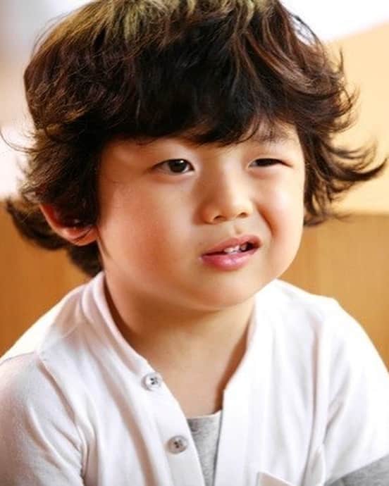 ワン・ソクヒョンさんのインスタグラム写真 - (ワン・ソクヒョンInstagram)「나도 마음만은 어린이 🥹 #왕석현 #어린이날 #과속 ...