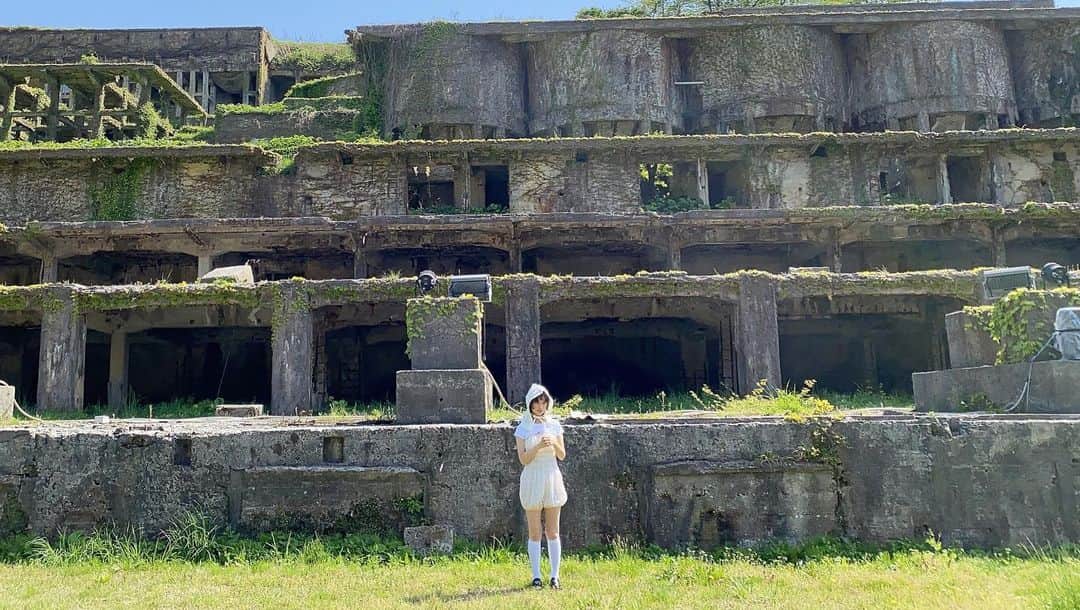 小藪奈央さんのインスタグラム写真 - (小藪奈央Instagram)「. Sado Island in Niigata  Laputa vibe  I love the ruins 🪨  日帰りで佐渡島へ。 ラピュタの世界✨ かなり急ぎでまわったので泊まるのをおすすめします。」5月5日 18時36分 - nao_now