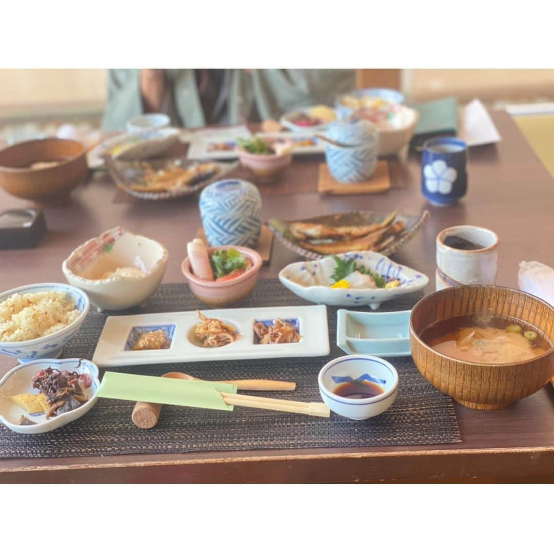 澤野井香里さんのインスタグラム写真 - (澤野井香里Instagram)「朝も温泉♨️でホッコリ温まってから朝散歩して朝食＾＾✨  お部屋でMがコーヒーミルでパパに豆を挽いてくれて☕️♡  ゆったりできて癒された💕  #ks_23✨ #ks_hyogo✨ #兵庫 #城崎 #城崎温泉 #城崎温泉旅行 #家族旅行 #円山川 #銀花 #関西ママ #京都ママ #男の子ママ #女の子ママ #ママライフ #6歳 #3歳 #👦🏻👧🏻 #S⭐️_ #M🍒_  #s⭐️m🍒」5月5日 18時40分 - kaori_sawanoi