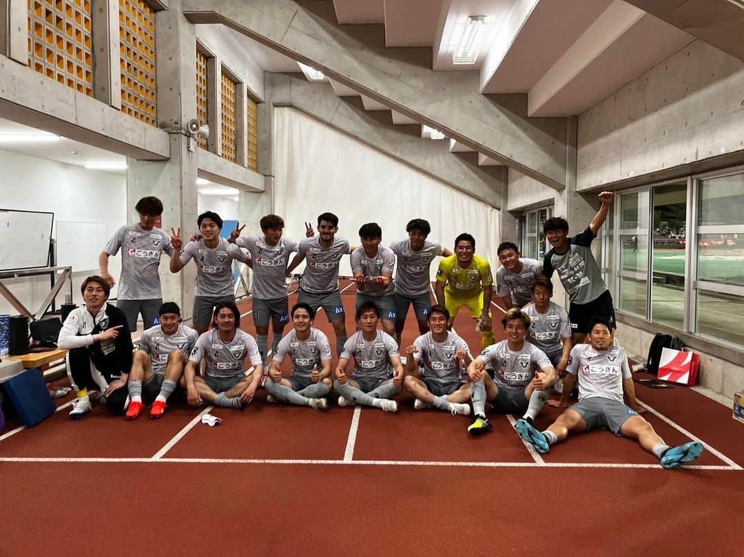長谷川アーリアジャスールのインスタグラム：「vs琉球戦。 アウェイでしたが、しっかり勝つことができました。 スタジアムまで来てくれた方々、DAZNで応援してくれた方々ありがとうございました。 僕個人としては、もっともっと上げていきます。 vamos GAINARE🟢🔥 . . . #gainare #gainaretottori #長谷川アーリアジャスール #33 #dazn #感謝 #琉球」