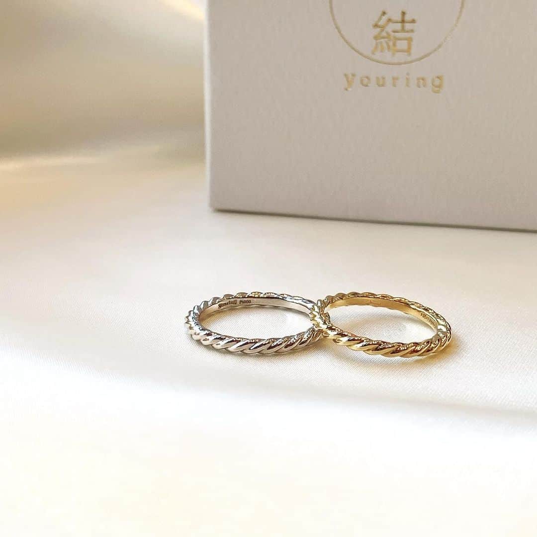bijouxthreecさんのインスタグラム写真 - (bijouxthreecInstagram)「【youring】  ┈┈┈┈┈┈┈┈┈┈┈┈┈┈┈┈  youringとは “your”と”ring”を重ねた造語。 また、「結納と結婚、人生を結ぶ」 という意味から結(ゆう)ringという意味も持っています。  大切な人を想う。 その想いをブランドと指輪にこめて 多くの方に届けられるように。  ┈┈┈┈┈┈┈┈┈┈┈┈┈┈┈┈  ◇ Eternal Knot Ring エターナルノットリング  ー永遠に結ばれるー  ２人の人生が交差し、永遠に結ばれる。 そんな様子を表したシンプルながらもお洒落な指輪です。  ．  ．  ✨GWブライダルフェア開催中✨   期間:5/7(sun)まで  ご成約いただいた方へ 素敵なノベルティをお渡しさせていただいてます😌 GWは是非 大切な方と…💍  ．  #youring #ユーリン #結婚指輪 #婚約指輪 #プレ花嫁 #ブライダルリング #マリッジリング  #エンゲージリング #bijouxthreec #ビジュースリーク #新潟 #古町」5月5日 18時53分 - bijouxthreec
