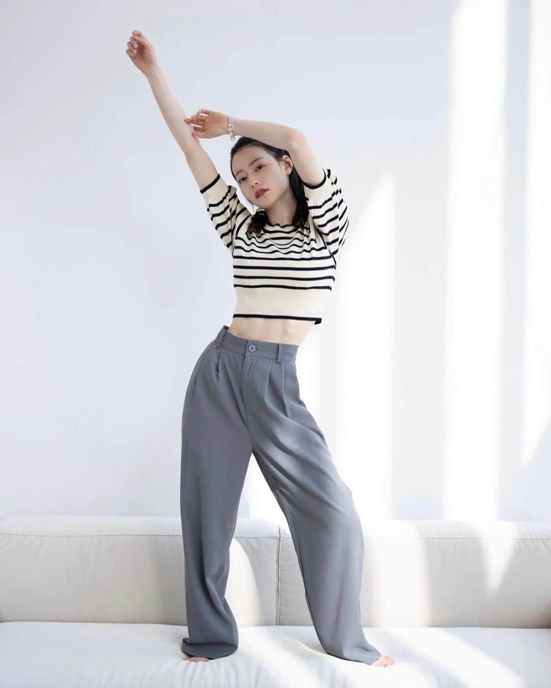 Vannie Officialのインスタグラム：「• VANNIE U 2023 summer COLLECTION • feat.NAGOMI ⁡ ストレートカラースラックス gray │ ivory │ green │ S・FREE ¥4,180 tax in  … Design … ・定番着回しパンツ ・ストレートシルエットでトップスの形を問わない ・落ち感のあるさらっとやわらかい生地 ・トレンドのグレー展開あり ・やや太ウエストベルトでスタイルアップ ・ベルトループあり  … Styling … Tシャツにもブラウスにも合わせられる、 シーズン問わないカラースラックス。 ずるっと長めに履くのも今季らしくて◎ ウエストはゴムではなくベルトタイプの為、 ヒップラインがすっきりと収まって見えるデザイン。  ━━━━━━━━━━━━━━━━━━━━━  透け感：アイボリーのみあり 裏地：なし 厚さ：普通 伸縮性：なし 光沢感：なし  ━━━━━━━━━━━━━━━━━━━━━━ ※詳しくは洗濯タグをご確認ください ⁡ @__nagomi32__  ⁡ #vannie_u#ヴァニーユー #zozoでしか買えない」