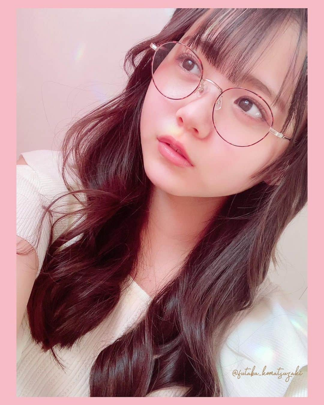 小松崎ふたばさんのインスタグラム写真 - (小松崎ふたばInstagram)「🌱  ニコラコラボメガネ👓♩ 私がかけているのはレトロかわいく小顔盛れできちゃうメタル✖️ボストン型フレームのクラシックブラック❤︎ べっこう柄のフレームが大人っぽくてすき~！  #眼鏡市場#ニコラコラボメガネ#ニコラ#nicola#ニコモ#小松崎ふたば#🌱」5月5日 18時55分 - futaba_komatsuzaki