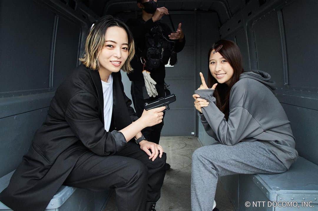 Licaxxxさんのインスタグラム写真 - (LicaxxxInstagram)「#Lemino オリジナルドラマ「さらば、銃よ　警視庁特別銃装班」第4話、無料配信開始！  しおりんを人質にとる私です。 護送車の中や外で遊んでましたね〜  GW中は無料で見逃し配信も見れますので是非この機会に！ 一気見して！  #さらば銃よ」5月5日 19時03分 - licaxxx1