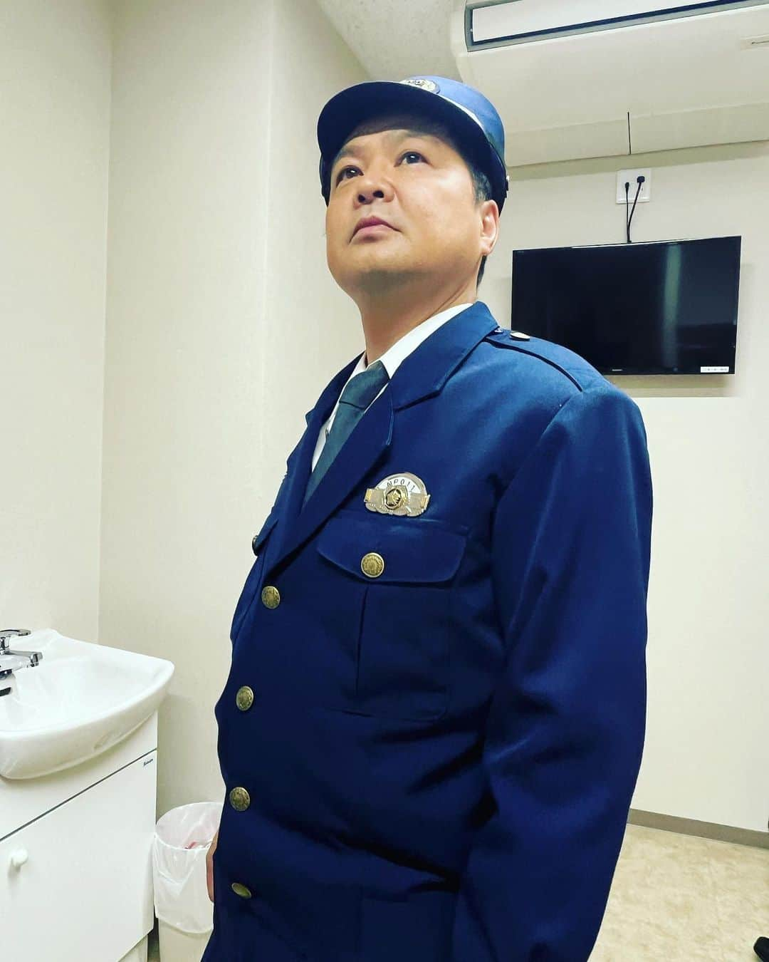 読売テレビ「大阪ほんわかテレビ」さんのインスタグラム写真 - (読売テレビ「大阪ほんわかテレビ」Instagram)「⭐︎ 本日は… #大阪ほんわかテレビ お休みです🙇‍♀️🙇‍♂️🙇  実は来週も再来週もお休みでして…😭  次回は、 【５月２６日(金)】！！！💡  いつも通り、 よる７時〜です🌸  お休みが続きますが、 #ほんわかテレビ の事を忘れないでいただけますと、大変嬉しいです😭✨  SNSは更新していきますので、 お楽しみに☺️  #公開収録の時の #方正さん #きまってます #公開収録の様子は #5月28日 #放送します #たむけんさん #最後のご出演日 #放送に向けて様々なお写真をお届けします #お休みの間もSNSで楽しんでいただけますように  #大阪ほんわかテレビ　#ほんわかテレビ　#ほんわか #間寛平　#桂南光　#月亭方正　#たむらけんじ　#すっちー　#ロザン　#ノンスタイル　#渋谷凪咲　#nmb48」5月5日 19時11分 - honwakaytv