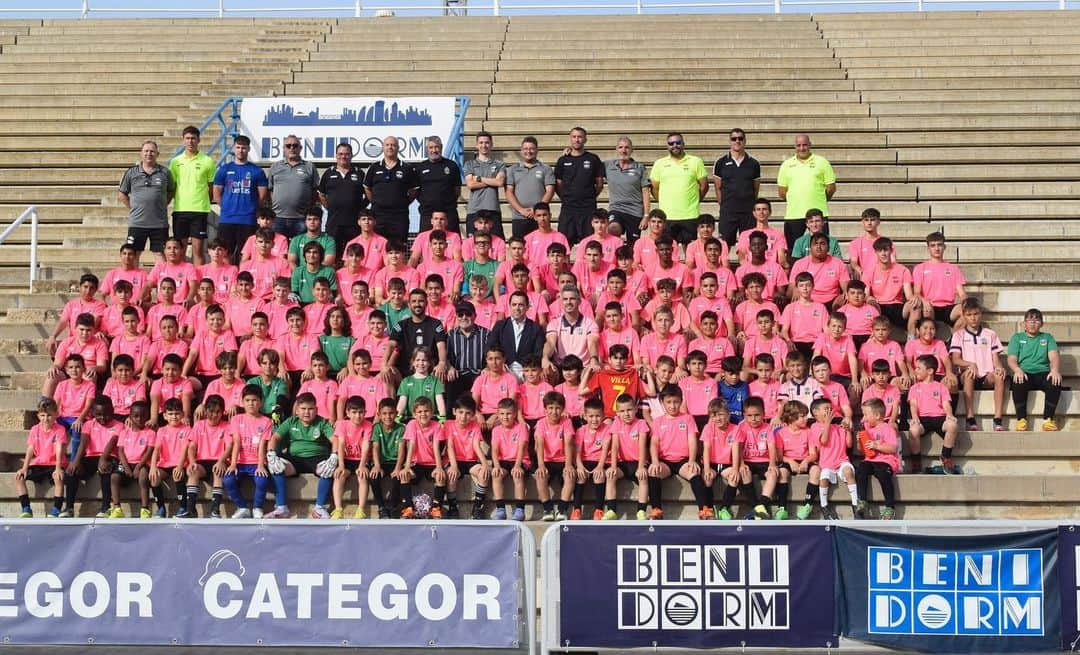 ダビド・ビジャさんのインスタグラム写真 - (ダビド・ビジャInstagram)「Gran día de fútbol con los jugadores de la academia del @cfbenidorm #BeTheNextDavidVilla #AmuntCFBenidorm #DV7Group」5月5日 19時07分 - davidvilla