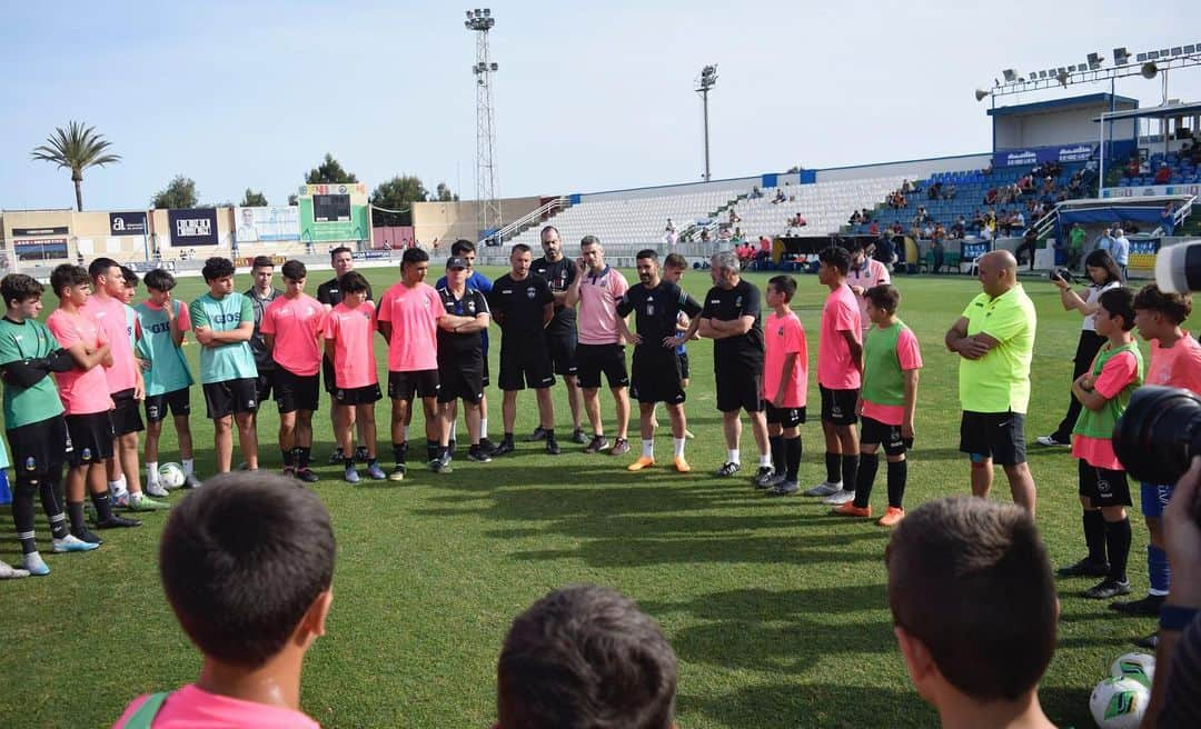 ダビド・ビジャさんのインスタグラム写真 - (ダビド・ビジャInstagram)「Gran día de fútbol con los jugadores de la academia del @cfbenidorm #BeTheNextDavidVilla #AmuntCFBenidorm #DV7Group」5月5日 19時07分 - davidvilla