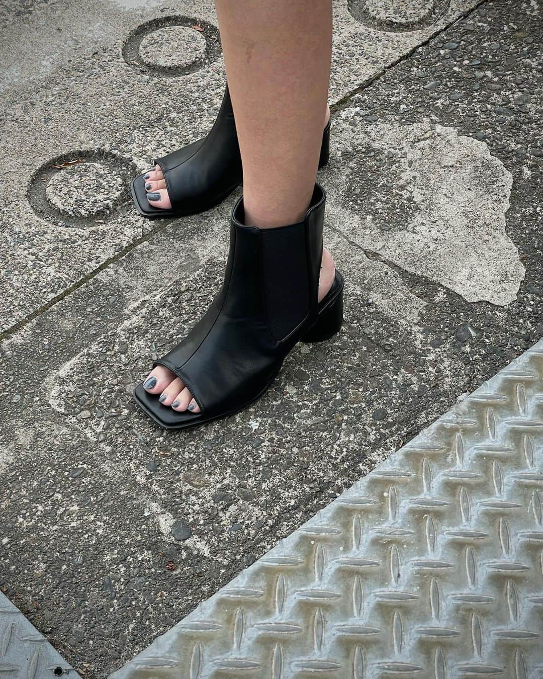 FIG&VIPERのインスタグラム：「【 new 】  ・ Open toe gore boots ¥7,700 (tax included)  _______________________________________________  #figandviper」