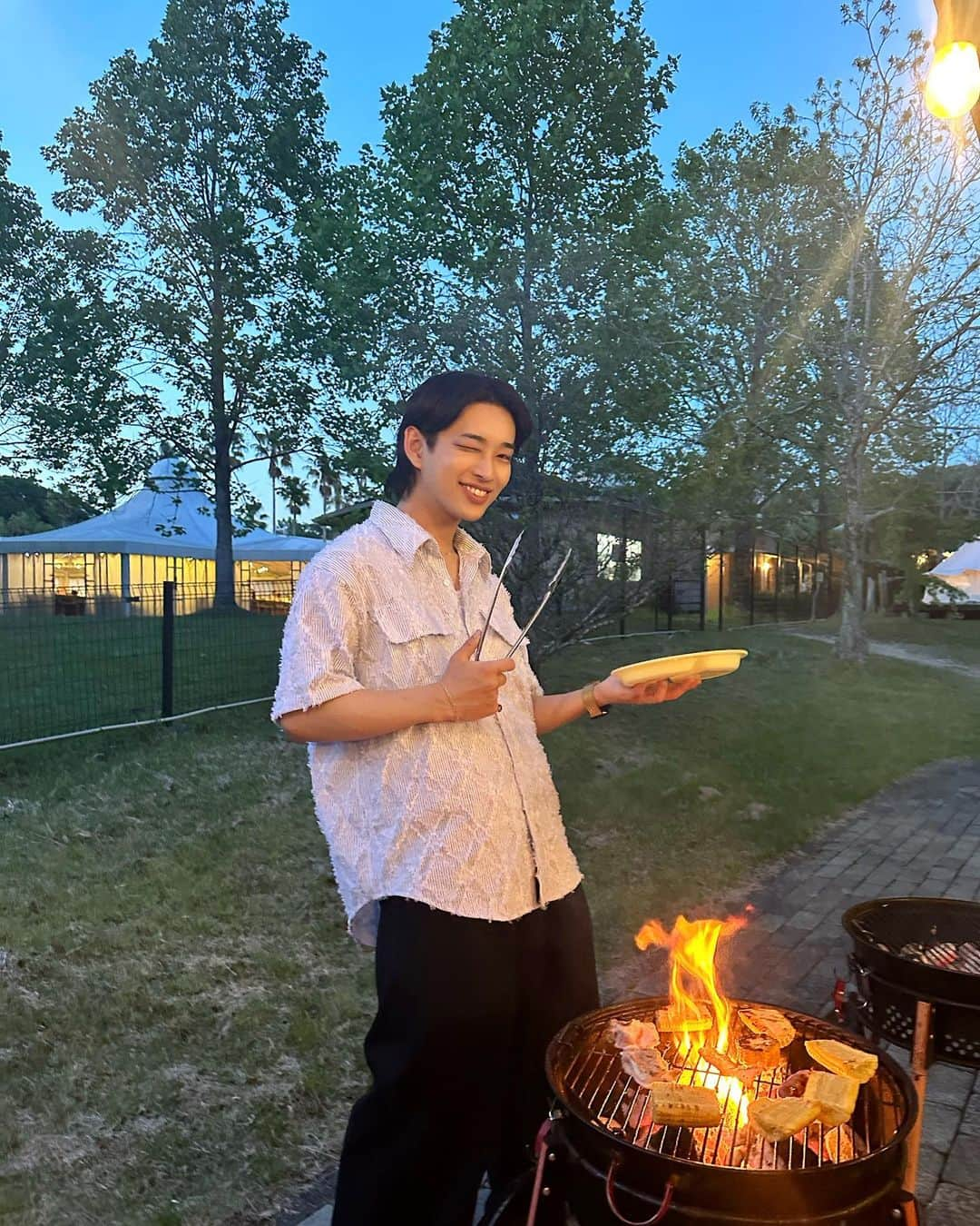 森重秀太さんのインスタグラム写真 - (森重秀太Instagram)「BBQ🍖  家族とBBQしてきました🍺 最高の休日でした✌🏻️  皆んなはゴールデンウィーク何してる？  #森重秀太 #actor #artist #musician #bbq #green #grill #fire #ym」5月5日 19時18分 - morishige_shuta