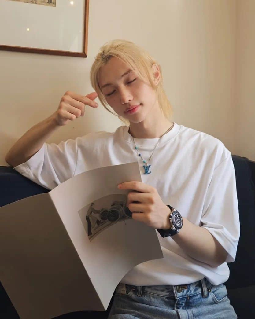 Stray Kidsさんのインスタグラム写真 - (Stray KidsInstagram)「해피 어린이 날 ~! ✌️💙  #straykids #stay #felix #어린이날」5月5日 19時18分 - realstraykids