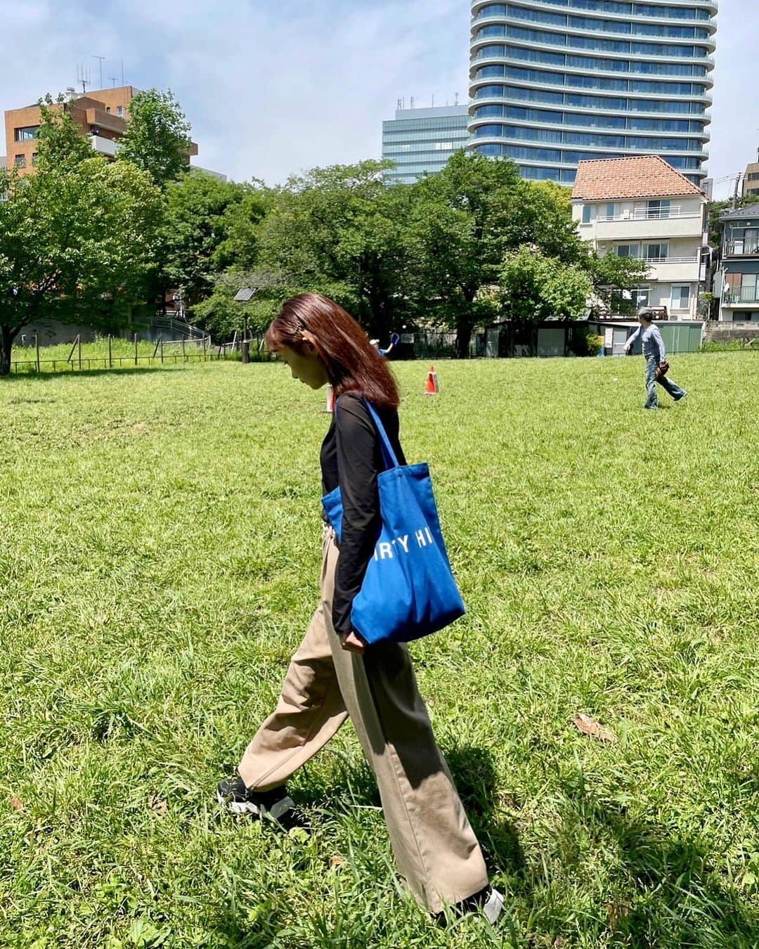 川村安奈さんのインスタグラム写真 - (川村安奈Instagram)「先週髪の毛にストレートをお願いしたのですが、 過ごしやすくて毎日ルンルンです🥰 (この時期に髪の毛を下ろせるなんてミラクル…！)  ナチュラルな仕上がりでかけた翌日からコテで巻くこともできました◎(私は嬉しくてストレートでいます。笑) 久しぶりにお会いできて嬉しかったです〜✨ @jonney427   #me #straighthair #髪型 #ストレートヘア #美髪 #ヘアケア #メンテナンス #くせ毛 #ミディアムヘア」5月5日 19時32分 - anna_k53