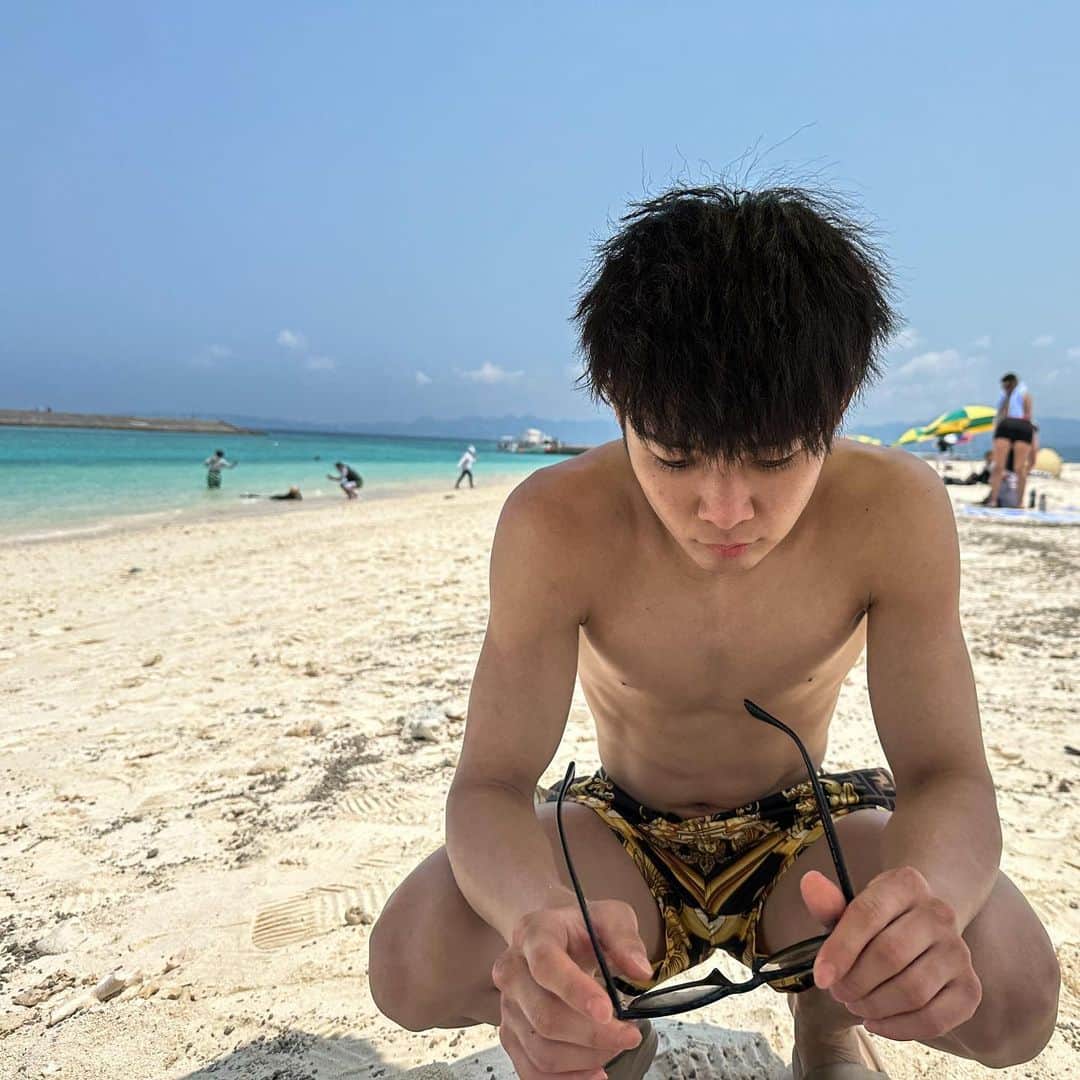 玖村将史のインスタグラム：「. in Okinawa🏝️ @versace」