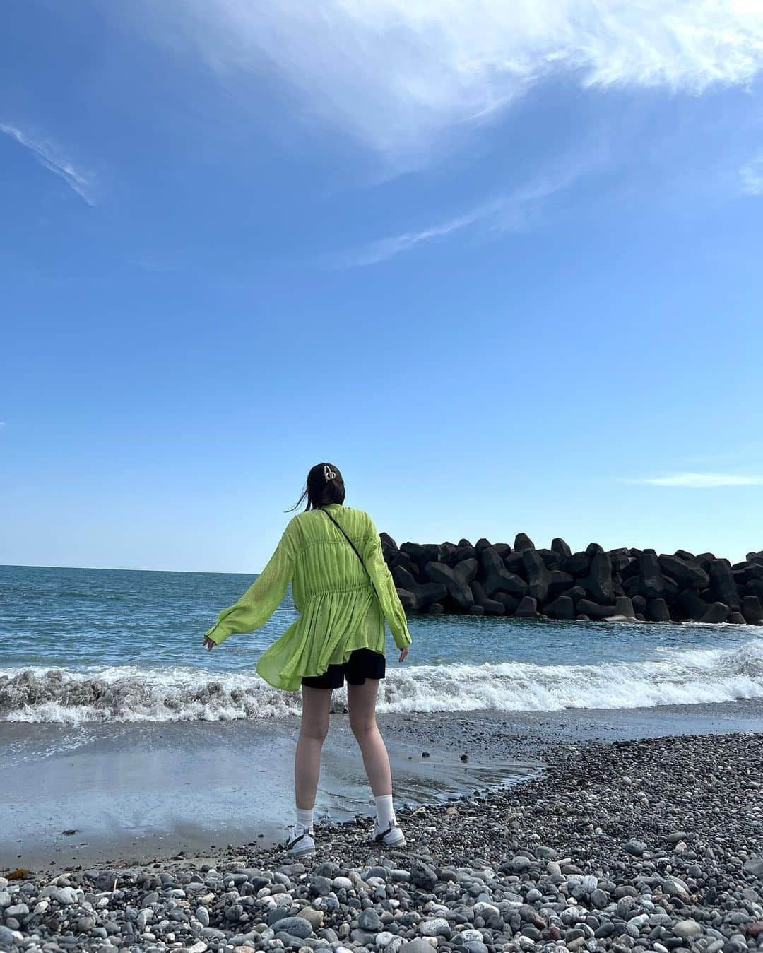 青島妃菜さんのインスタグラム写真 - (青島妃菜Instagram)「海を眺めながらホットドッグを食べたGW✨✨」5月5日 19時42分 - hina1226_01