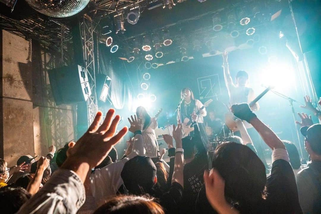 リアルのインスタグラム：「ЯeaL Яock Яevolution 10th anniversary EP『Our New ЯeaL』release tour  2023.04.09 @ club vijon  Thank you!!  photo by （ @ky5290_sr400 ） #ЯeaL #ЯeaL10周年」