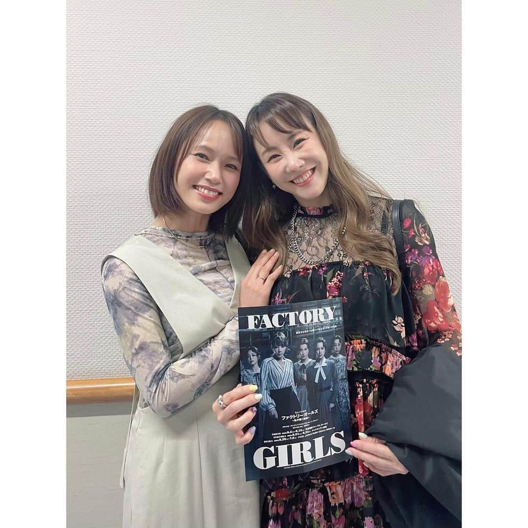 ソニンさんのインスタグラム写真 - (ソニンInstagram)「． Musical Meets Symphony2023 DIVA @東京文化会館  運良く、私の稽古がなく仕事もなく、観に行けまして… オクジュヒョンさんとキムソヒャンさんにまた会えました❣️ 3月も偶然、ドラマ撮影終わって観に行けたマリーキュリーでゲストでいらしてて再会できたのですが(５枚目)  DIVAという名に相応しいパワフルな歌唱力爆発のナンバーばかりでして…チケット以上の価値のある贅沢なコンサートでした✨ 今度は私もオンニ達と共演したい、それまでもっと磨かなくてはと思いました🔥  個人的にはぴったり一年前に同じ会場で同じ読売日本交響楽団の演奏によるコンサートでここに立っていて。その時が岐路のど真ん中でしたので、またここに導かれたようで感慨深かったです。  公演後お会いする機会を頂き、たんまりお互いのミュージカル作品について語り、韓国お二方出演中の作品もお誘い頂きました。行きたい🥺  聖子とはその一年前でも一緒だったので、色々キャッチアップでき、相変わらずの活躍に私も奮起させれました。  さあて！ ファクトリーのお稽古頑張るぞいぞい！！ 闘いが始まるー！！！ (ソヒャンさんがとてもファクトリーガールズに興味持たれていました♡いつか韓国でも！)  #オクジュヒョン さん #キムソヒャン さん #新妻聖子 さん #옥주현 언니 #김소향 언니 #ソニン #선임 #소닌 #ファクトリーガールズ　#FactoryGirls」5月5日 19時53分 - sonim_official