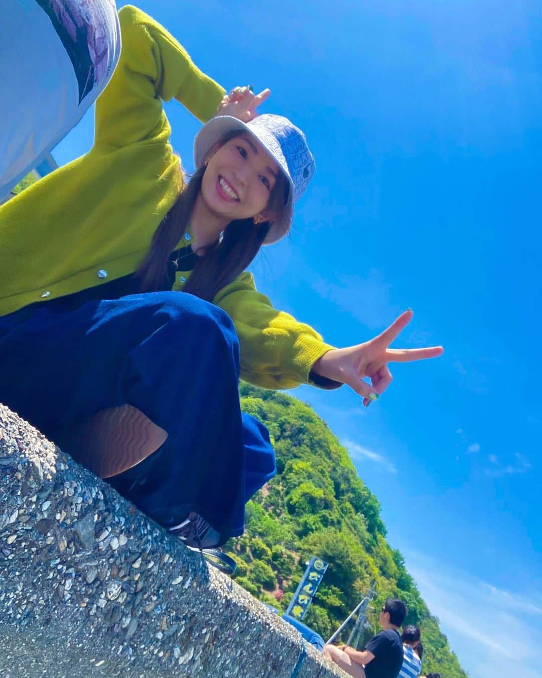のインスタグラム：「✌︎( ¨̮ )︎︎🩵」