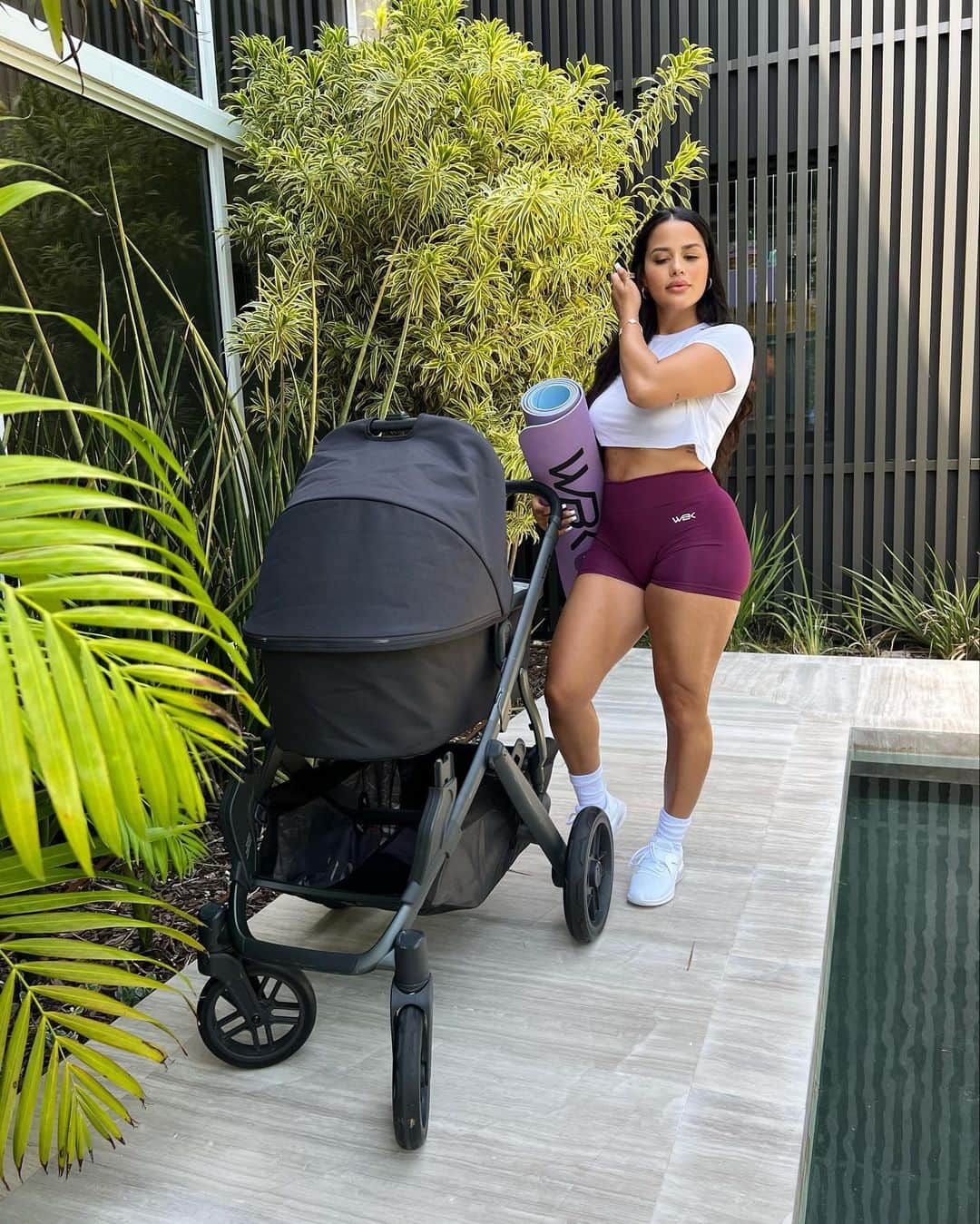 Katya Elise Henryさんのインスタグラム写真 - (Katya Elise HenryInstagram)「Our 8 week Busy Girl Challenge starts Monday!! last chance to sign up and sculpt your Summer dream bod, no matter how busy you are!  We’re talking express-style workouts that you can complete in just 30-40 minutes. Get the results you WANT. Learn my delicious, high protein recipes that are super quick + easy! 🍓 And with the whole @wbkfit community supporting you every single day, there’s really no excuse! ✅  Spend less time working out and more time doing the things you LOVE! Whether you’re a working mom, a full time college student, or a corporate girlyyy, this challenge is made for you. Link in @wbkfit bio!」5月5日 11時19分 - katyaelisehenry