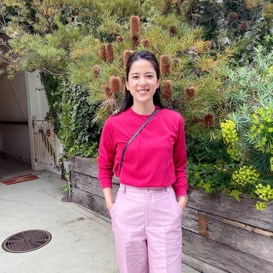 武田伊央のインスタグラム：「ピンクが好きなこの頃🌸  上下ピンクに満足気な(ドヤ顔な)私に、 客観的に見てみてと写真を撮ってくれる家族🤣」