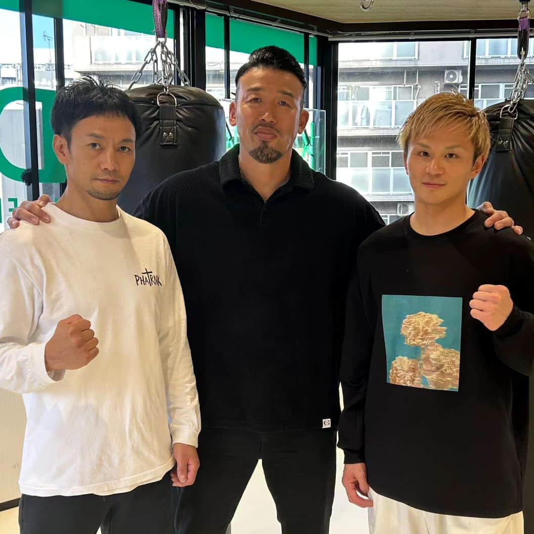 武蔵さんのインスタグラム写真 - (武蔵Instagram)「昨日は  フジテレビ撮影でした。  この空手の後輩2人が5月14日に大田区総合体育館で開催される第1回国際親善試合KICKBOXING WORLD CUP in JAPAN/TOKYO に出場します。  @shohei_asahara @takuyataira  FODで生配信、17日フジテレビで放送です。  皆さん応援よろしくお願いします！  #武蔵 #減量 #心配 #頑張れ #空手 #kickboxing #karate #kickboxingworldcupinjapantokyo #jadekickboxingfitness」5月5日 11時23分 - musashi_k1karate