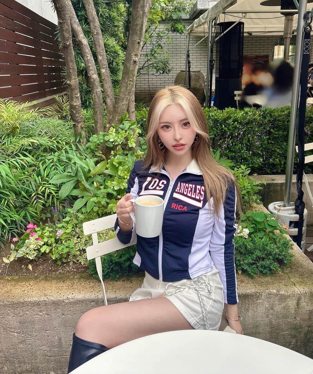 藤咲めいのインスタグラム：「あんちゃんとゆいちゃんにお誕生日お祝いしてもらった時の🥺❤️  今回は動画メインなのでこれからupするリールを観てね😽💕  #cicada #南青山 #表参道カフェ #cafe #テラス #女子会」