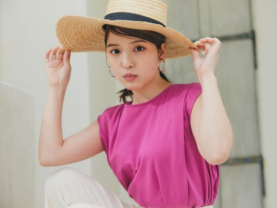 川島海荷のインスタグラム：「COHINA Summer Collection 2023👒  可愛いし、何より着回しができるアイテムがたくさんあるcohina❤︎ 一緒に夏を楽しみましょ〜　#COHINA #コヒナ」